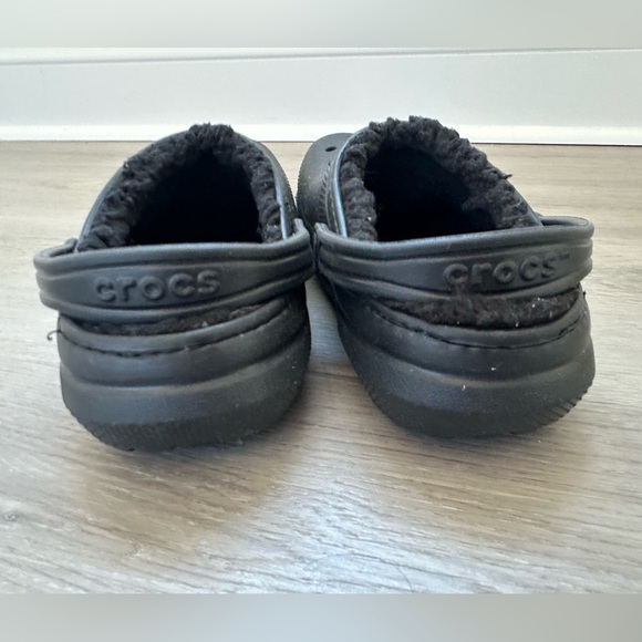 CROCS
LINED WOMENS BLACK CLASSIC CROCS size 5 - Picture 4 of 6
